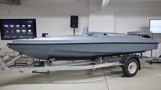 Un Magura V5 (apparato robotico senza pilota di guardia autonoma marittima di tipo V), imbarcazione di superficie senza pilota multiuso ucraina