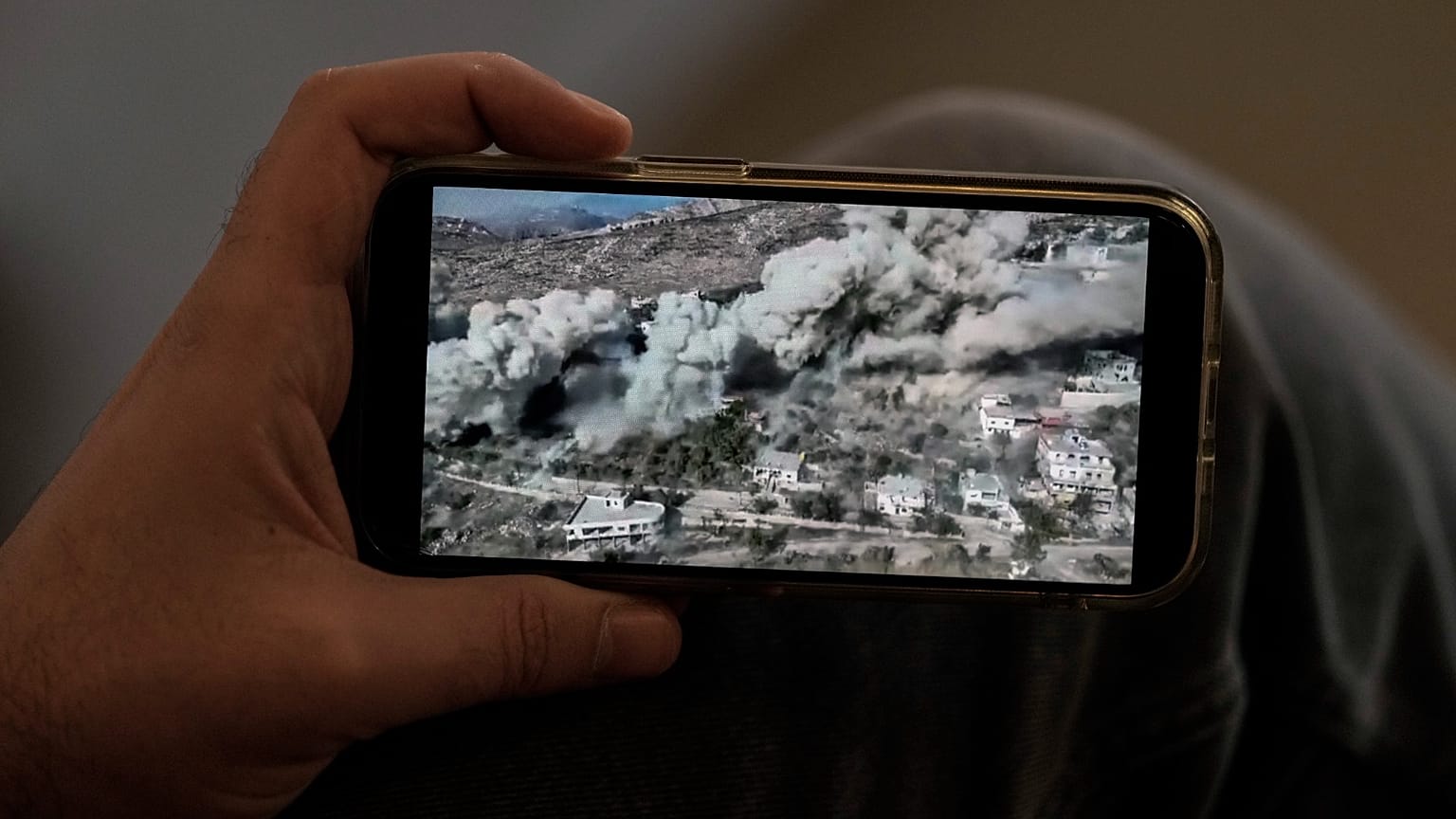  مقطع فيديو نشره الجيش  الإسرائيلي أثناء تفجير قريته العديسة جنوب لبنان