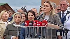 Dilek İmamoğlu İBB davasında yargılananların yakınları ile birlikte basın açıklaması yapıyor, 21 Mayıs 2026.