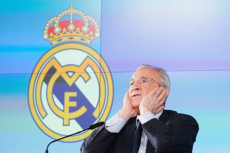 El presidente del Real Madrid, Florentino Pérez, gesticula durante una rueda de prensa en Madrid, el martes 12 de mayo de 2026. 