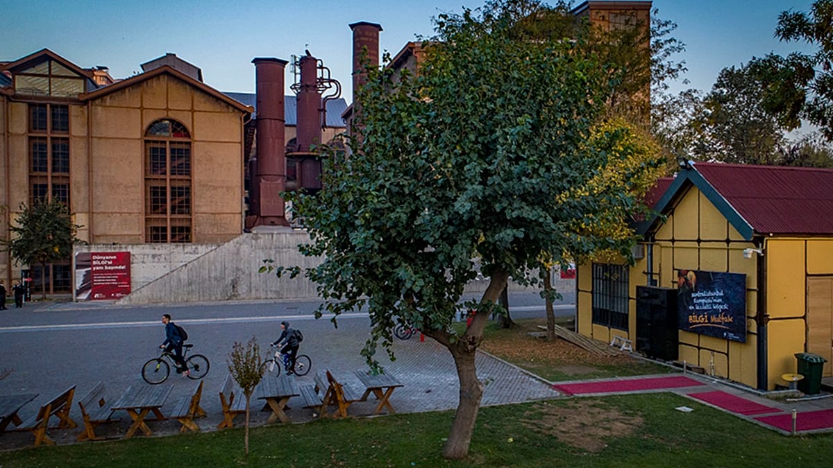 İstanbul Bilgi Üniversitesi'nin faaliyet izni kaldırıldı