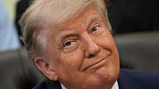 Prezydent Donald Trump bierze udział w wydarzeniu poświęconym złagodzeniu federalnych przepisów dotyczących czynników chłodniczych w Gabinecie Owalnym Białego Domu, 21.05.2026