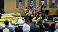 يؤدي مقاتلو حزب الله التحية العسكرية وهم يقفون بجوار نعوش أربعة ضحايا قُتلوا يوم الثلاثاء إثر انفجار أجهزة النداء المحمولة الخاصة بهم، وذلك خلال موكب جنازتهم في الضاحية الجنوب