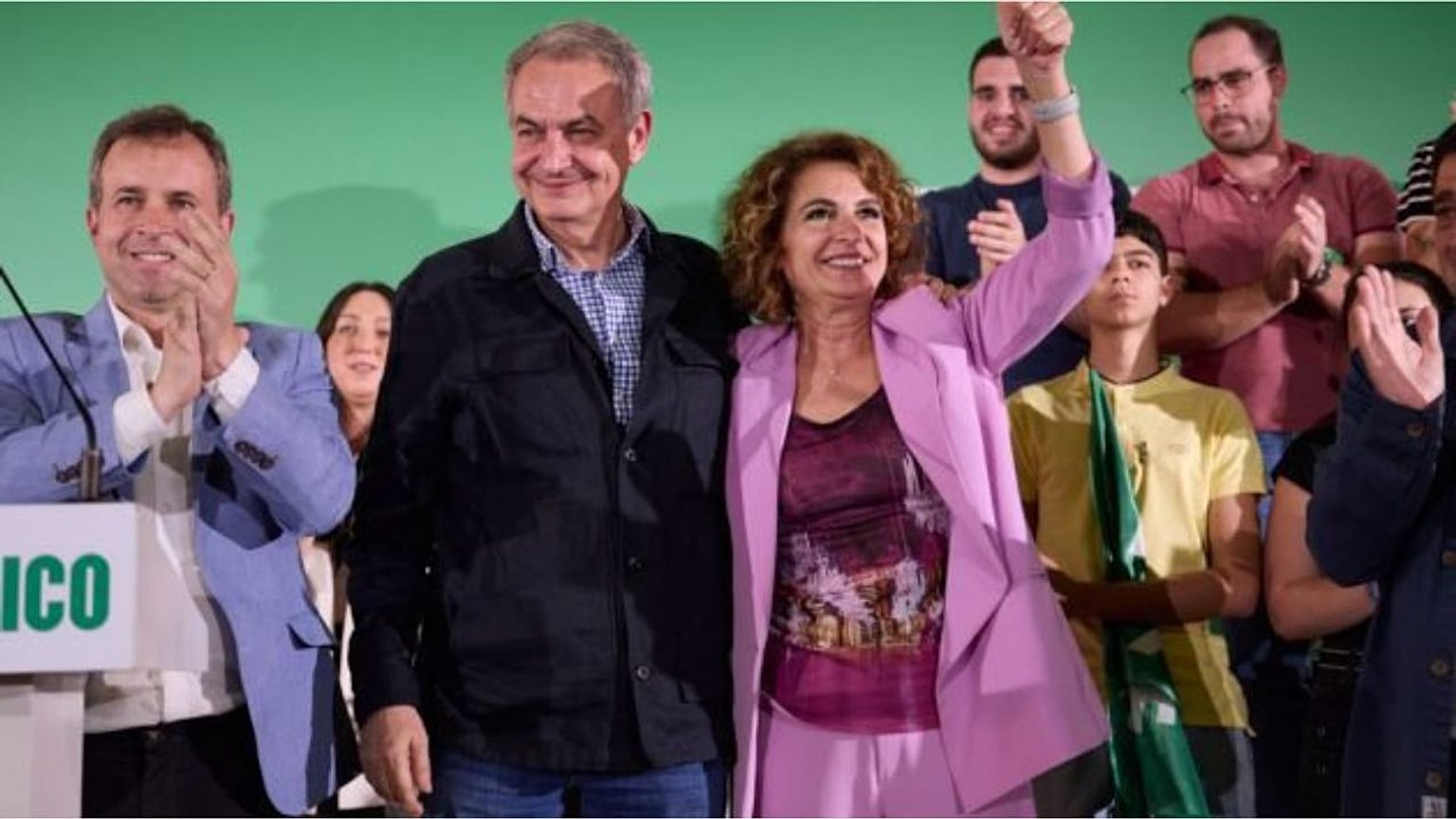 José Luis Rodr´íguez Zapatero, expresidente español, y María Jesús Montero, diputada electa por el PSOE en Andalucía, en un acto de campaña en Jaén del 23 de abril