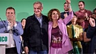 José Luis Rodr´íguez Zapatero, expresidente español, y María Jesús Montero, diputada electa por el PSOE en Andalucía, en un acto de campaña en Jaén del 23 de abril