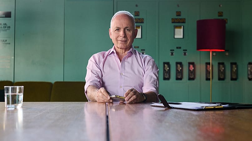 Nacido en Aliveri, en Eubea, E. Eleftheriou estudió Ingeniería Eléctrica en Grecia y continuó sus estudios en Canadá
