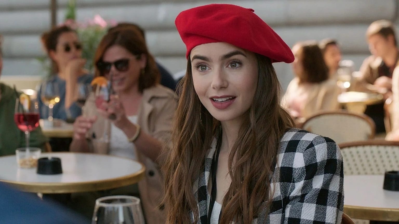 'Emily in Paris' termina tras su sexta temporada