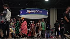 Des participants au MomoCon d’Atlanta, pour l’édition 2026 de l’un des plus grands festivals de jeux vidéo, d’anime et de cosplay aux États-Unis.