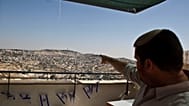 Un colono nell'insediamento di Nof Zion a Gerusalemme Est nel 2010