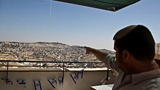Un colono nell'insediamento di Nof Zion a Gerusalemme Est nel 2010