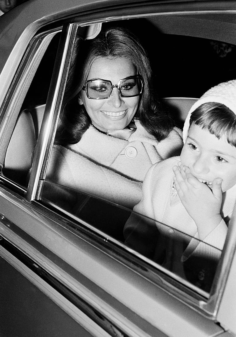 Sophia Loren con la nipote Alessandra nel 1967 a Roma
