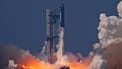 Мега-ракета Starship компании SpaceX совершает испытательный полет с космодрома Старбейс, Техас, в пятницу, 22 мая 2026 года.