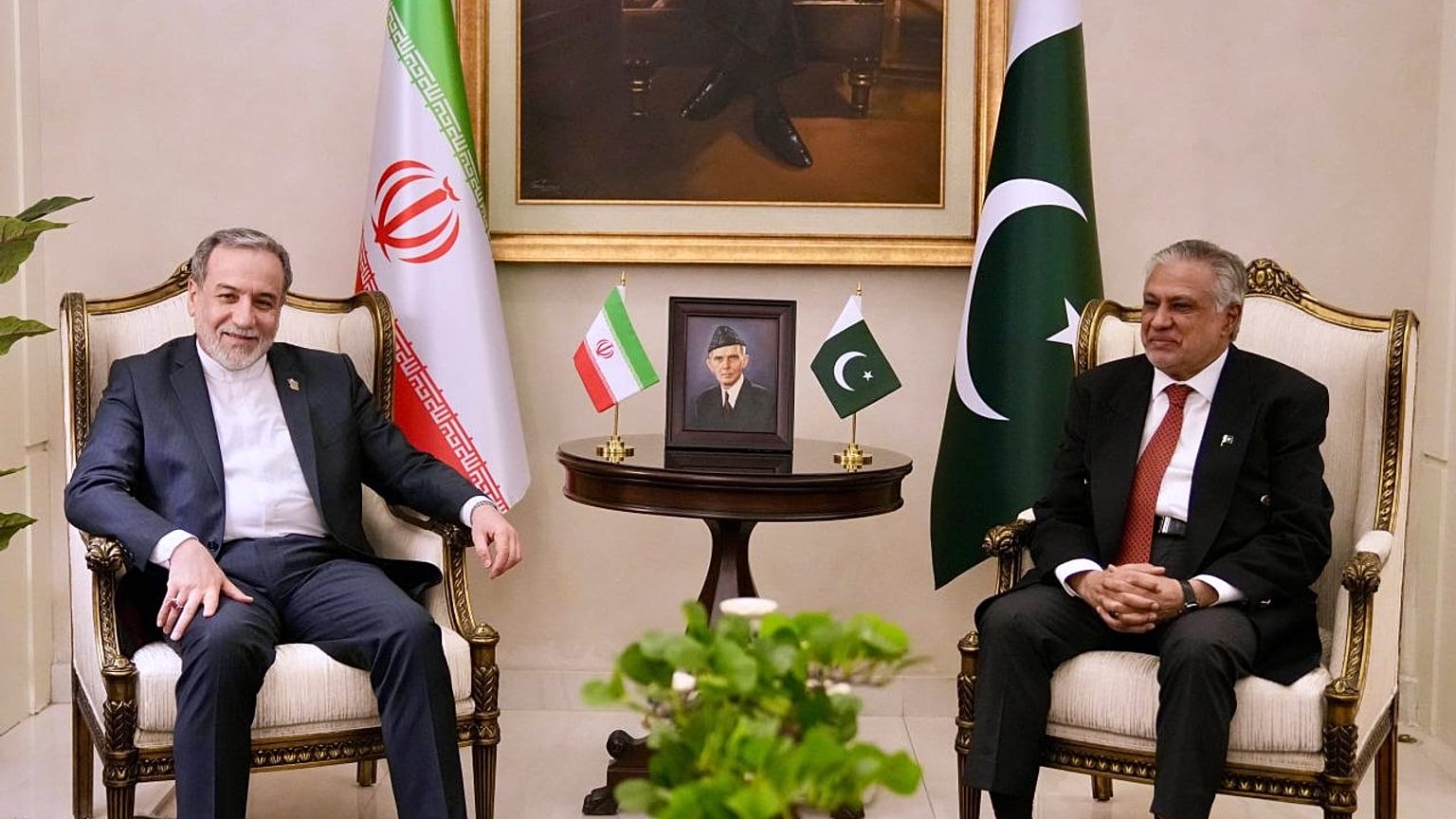 اسحاق دار و عباس عراقچی