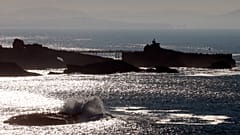 Vue sur l'océan Atlantique à Biarritz, dans le sud-ouest de la France, mercredi 27 octobre 2021.