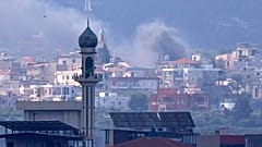 دخان يتصاعد من غارة جوية إسرائيلية استهدفت بلدة القليلة من مدينة صور، جنوب لبنان، الجمعة 27 مارس/آذار 2026.