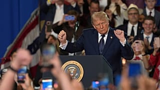 الرئيس الأميركي دونالد ترامب يرقص خلال فعالية ، الجمعة 22 مايو/أيار 2026، في سوفيرن بولاية نيويورك.