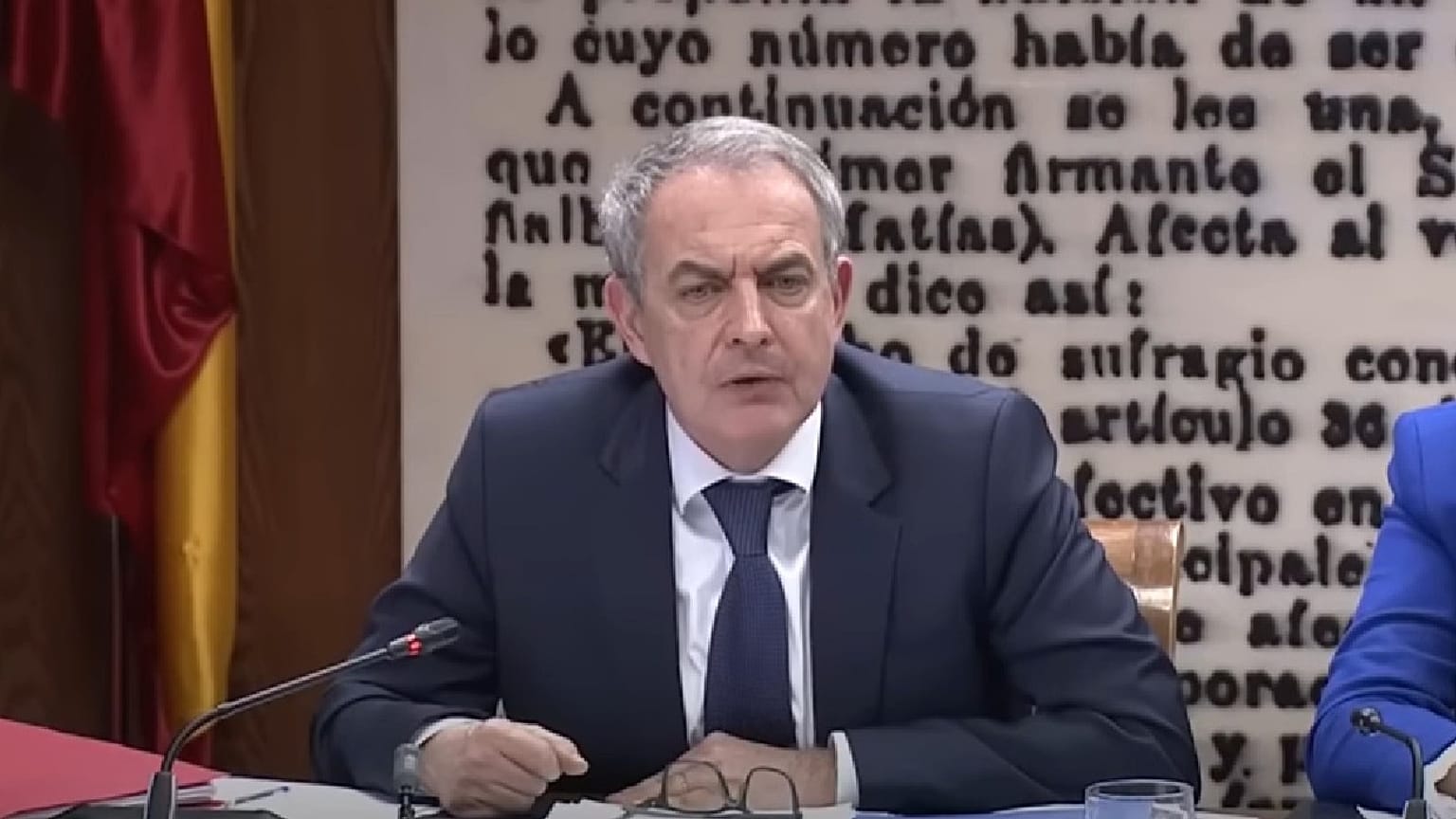 Zapatero durante una comparecencia.