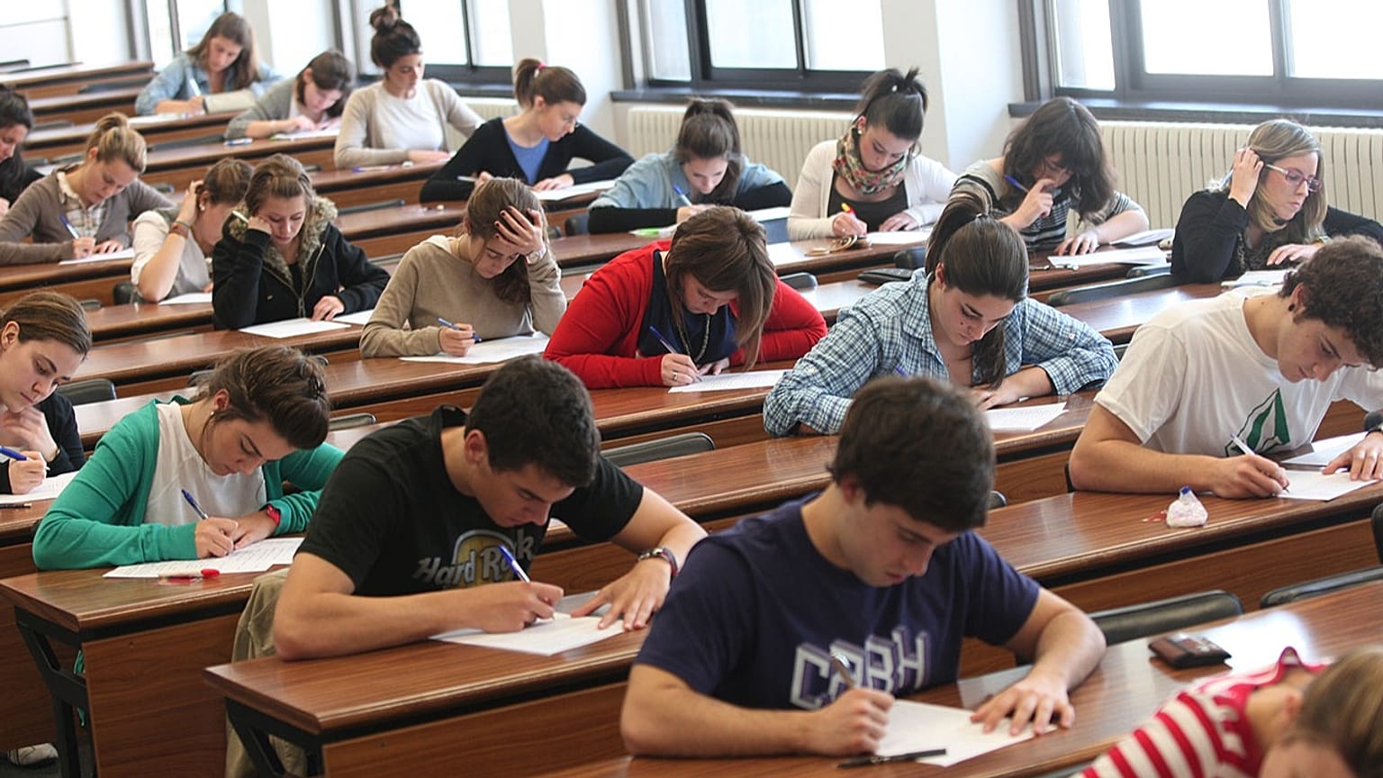 Αρχείο: Αυτή την εβδομάδα ξεκίνησαν οι τελικές εξετάσεις. Στην εικόνα, φοιτητές της Σχολής Νοσηλευτικής δίνουν την πρώτη.