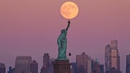 La Statua della Libertà e lo skyline di Brooklyn a New York