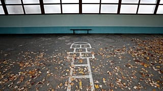 La cour de récréation d'une école de Strasbourg, dans l'est de la France, le lundi 2 novembre 2020.