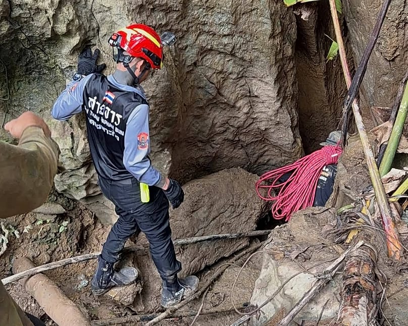 Rescuers work to reach seven people who have been trapped in a cave in Xaisomboun province, 25 May, 2026