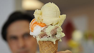 Pendant longtemps, la glace à la vanille a été la saveur préférée en Europe. Mais une carte montre que de plus en plus d’amateurs osent de nouveaux parfums.