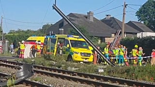 Los equipos de rescate en el lugar de un accidente entre un tren y un vehículo en Buggenhout, Bélgica, el martes 26 de mayo de 2026.