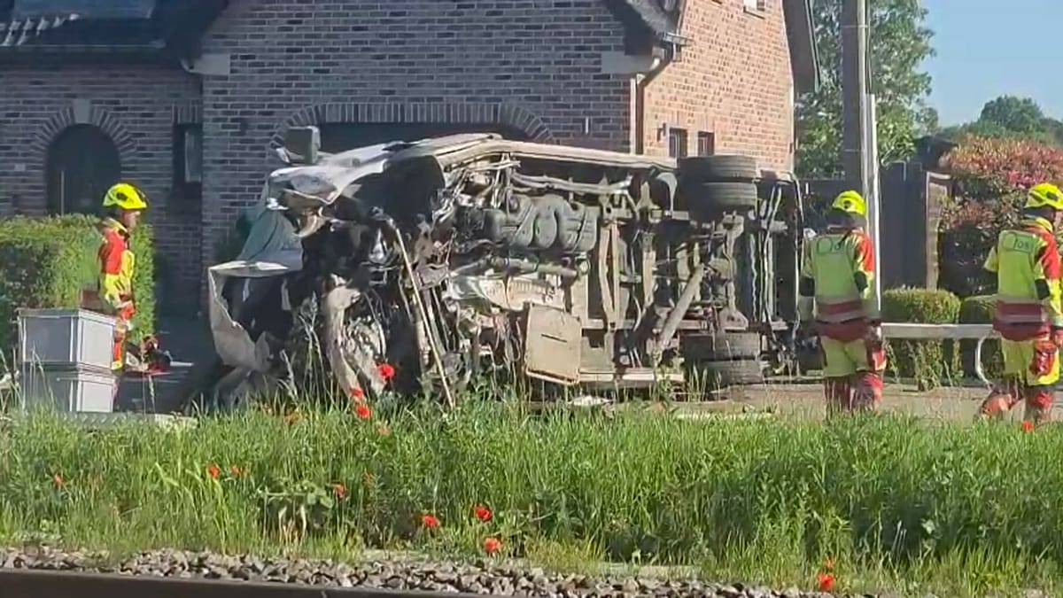 Un train percute un bus scolaire en Belgique, faisant au moins quatre morts