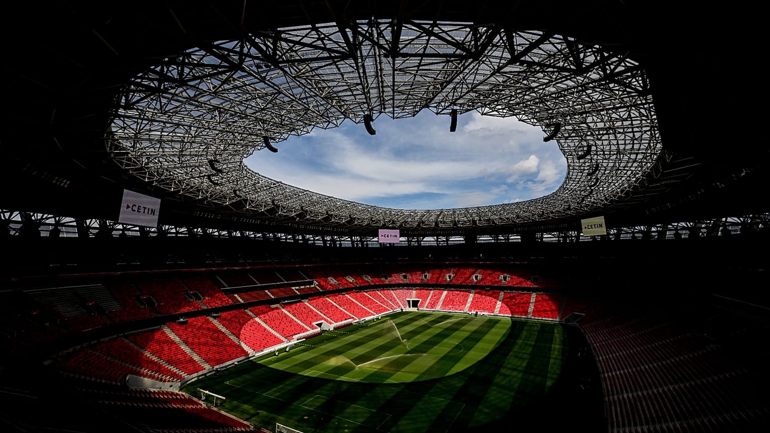 A labdarúgó Bajnokok Ligája május 30-i budapesti döntőjének helyszíne, a Puskás Aréna 2026. május 15-én.