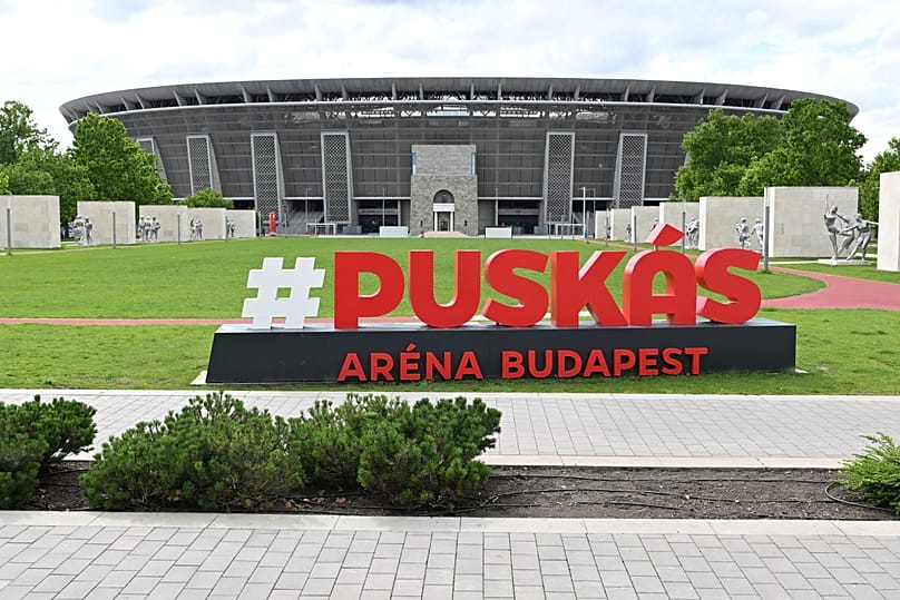 A budapesti Puskás Aréna külső képe 2024. május 22-én, miután az UEFA Végrehajtó Bizottsága úgy döntött, hogy ez a futballstadion ad otthont a 2026-os férfi labdarúgó Bajnokok
