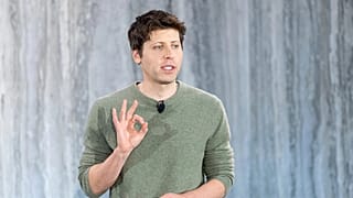 Генеральный директор OpenAI Сэм Олтман выступает перед журналистами во время презентации интеграции поисковой системы Microsoft Bing и браузера Edge с OpenAI.
