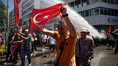 Police use water cannon to disperse supporters of the CHP during a rally in Izmir, 26 May, 2026