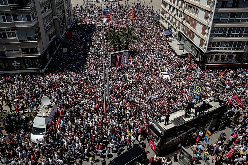 People listen to a speech by CHP leader Özgür Özel in Izmir, 26 May, 2026