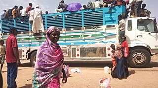 نازحون بسبب الاشتباكات بين الجيش السوداني وقوات الدعم السريع، 19 حزيران/يونيو 2023.