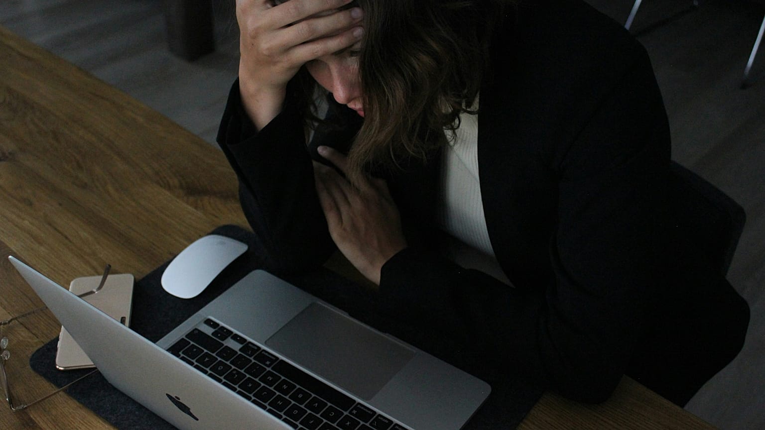 Tristeza, cansaço exaustivo e desgaste emocional: o retrato dos trabalhadores em Portugal