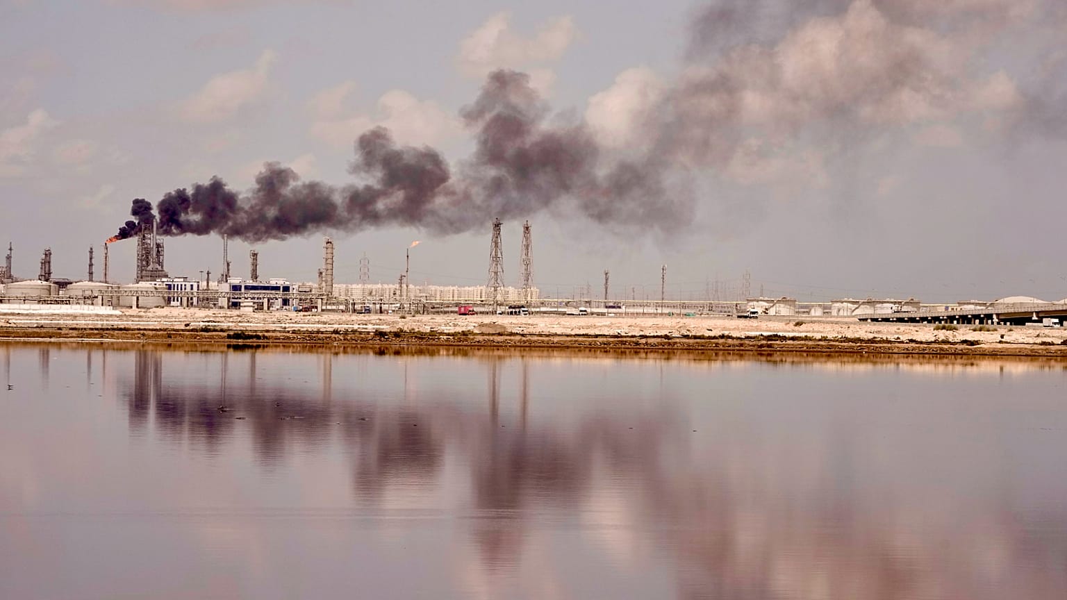 Photo d'archives : une raffinerie de pétrole à Alexandrie, en Égypte, alors que Le Caire cherche à augmenter sa production nationale de gaz.