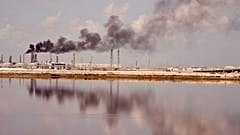 Photo d'archive : une raffinerie de pétrole à Alexandrie, en Égypte, alors que Le Caire cherche à accroître la production nationale de gaz.