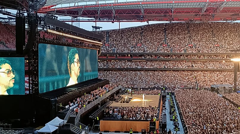 Bad Bunny at the "opening ceremony" of the second concert in Lisbon.