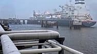 ARCHIVO - La unidad flotante de GNL Hoegh Esperanza, anclada en la inauguración de la terminal de GNL de Wilhelmshaven, Alemania, 17 de diciembre de 2022