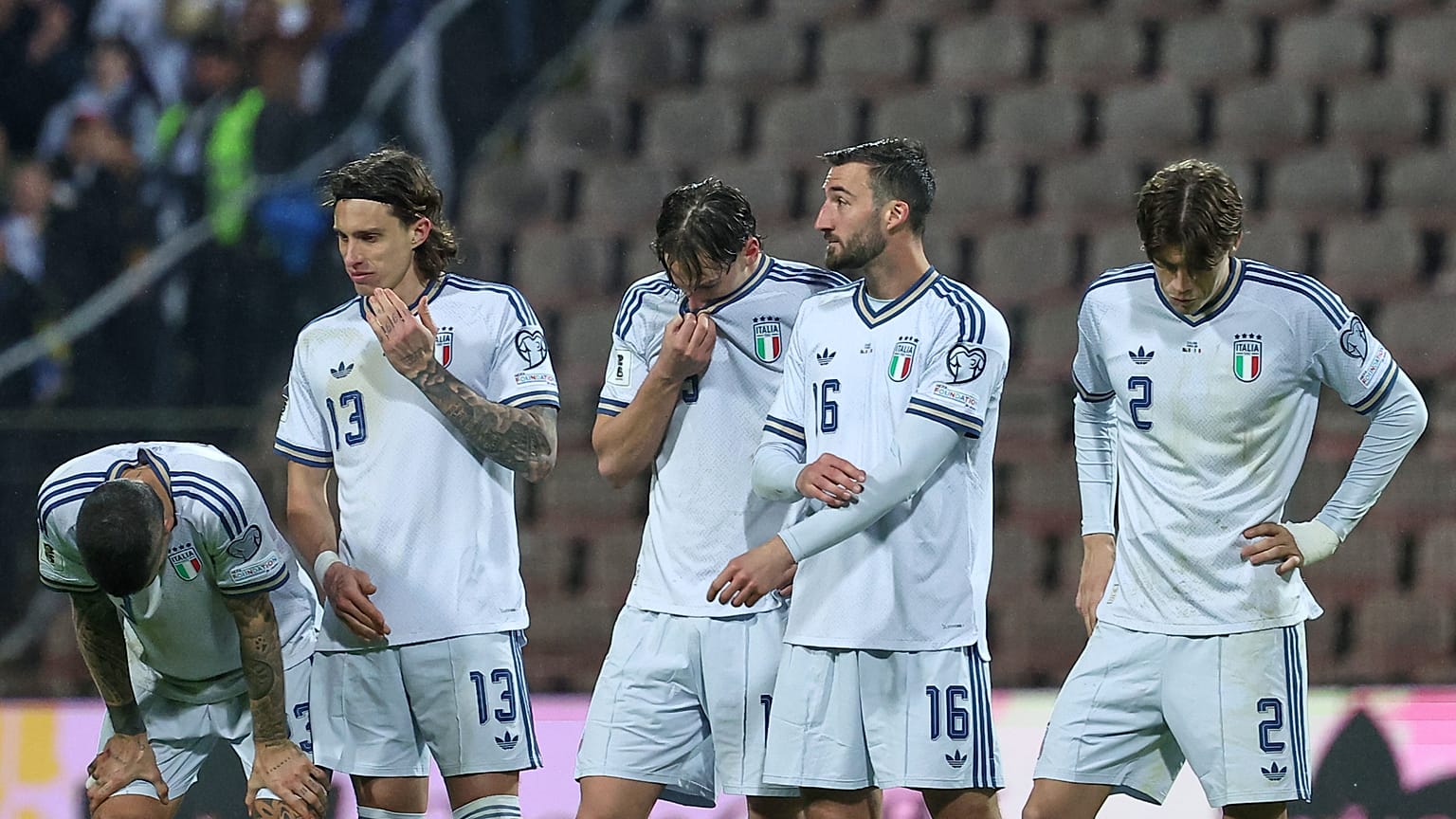 I giocatori dell'Italia dopo l'eliminazione ad opera della Bosnia
