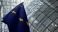 Bandeira da União Europeia no átrio durante uma cimeira da UE no edifício do Conselho Europeu, em Bruxelas, segunda-feira, 17 de junho de 2024.