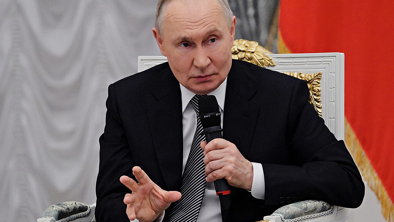 Russia ha intimato ai diplomatici a Kiev di partire «il prima possibile».