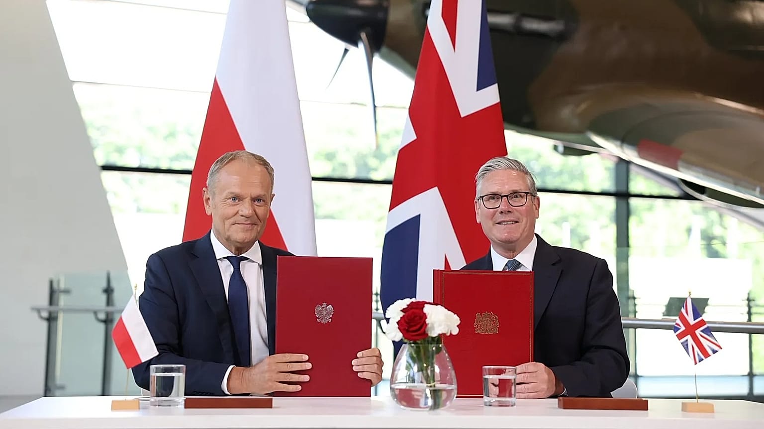 An image of Polish Prime Minister Dondald Tusk with his British counterpart Keir Starmer.