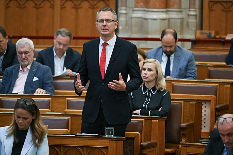 Rétvári Bence (KDNP) vitázik