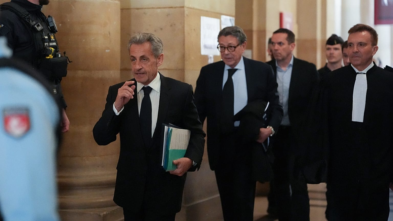 L'ex-président français Nicolas Sarkozy au tribunal d'appel de Paris, le 16 mars, lors de son procès pour financement illégal présumé de sa campagne présidentielle de 2007.