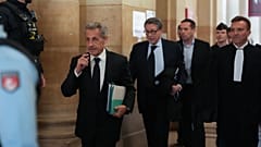 Ο πρώην Γάλλος πρόεδρος Νικολά Σαρκοζί στο εφετείο του Παρισιού στις 16 Μαρτίου, στη δίκη για φερόμενη παράνομη χρηματοδότηση της καμπάνιας του το 2007.