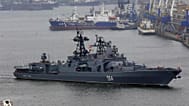 Archivo: El Almirante Tributs, un buque antisubmarino ruso, zarpó del puerto de Vladivostok, ciudad costera del Pacífico ruso, el lunes 29 de junio de 2009. 