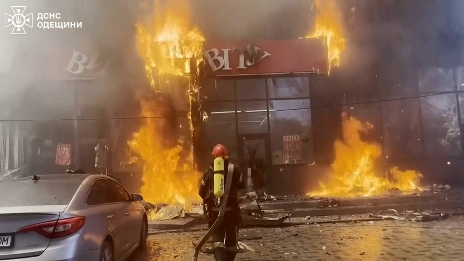 Pompiers sur place, ils éteignent l'incendie