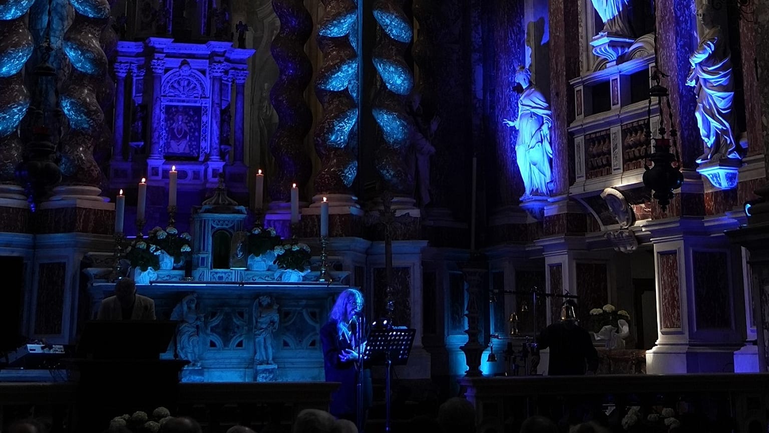 Μια ηχητική προσευχή με την Patti Smith στην Εκκλησία Santa Maria di Nazareth 