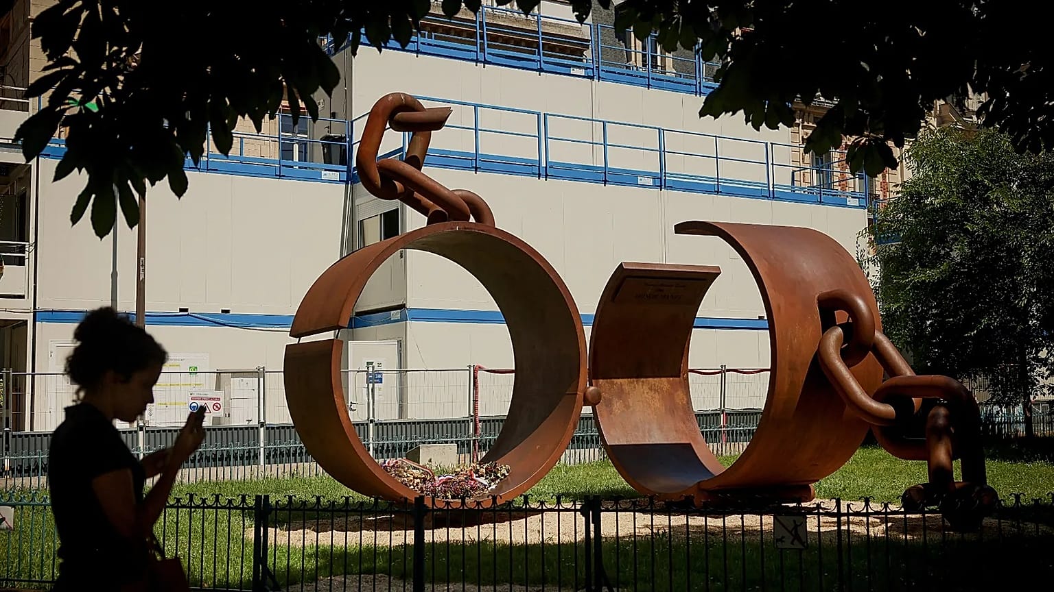 A statue titled 'Chains' created by French artist Driss Sans-Arcidet in a Paris park, 27 May, 2026